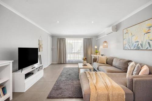 Brighton Apartment | Brighton Escape - Seaside Living near Dining and Jetty