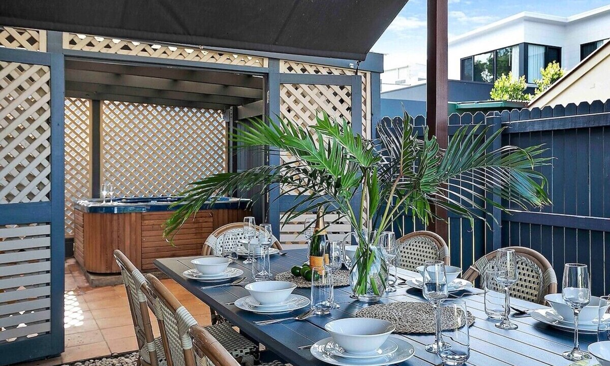 Wellers Hill House | Brisbane Oasis+Spa tennis court