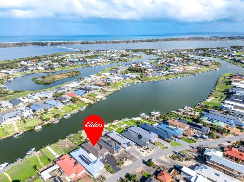 Nangkita House | Britannia Bliss - Waterfront Escape on Hindmarsh Island