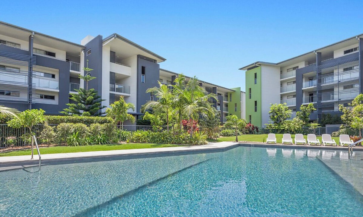 Birtinya Apartment | Broadwater and Saltwater on the Peninsula.
