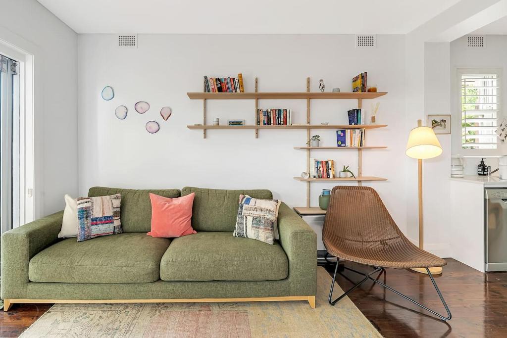 Bronte Apartment | 'Bronte Beauty' Modern Heritage Style with Balcony