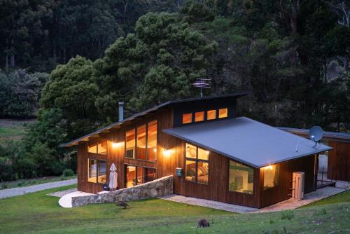 Adventure Bay House | Bruny Island Haven - The Studio