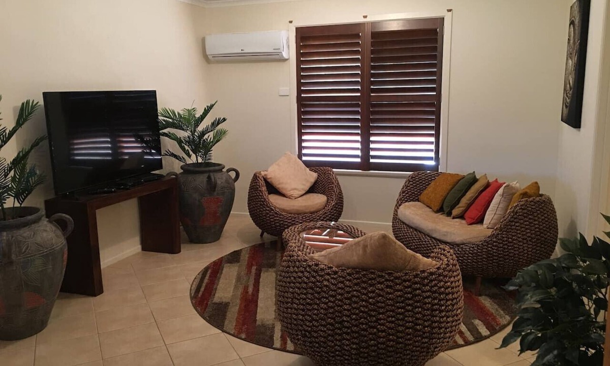 Newland House | Buddha Beach House - Book for discount on Ferry