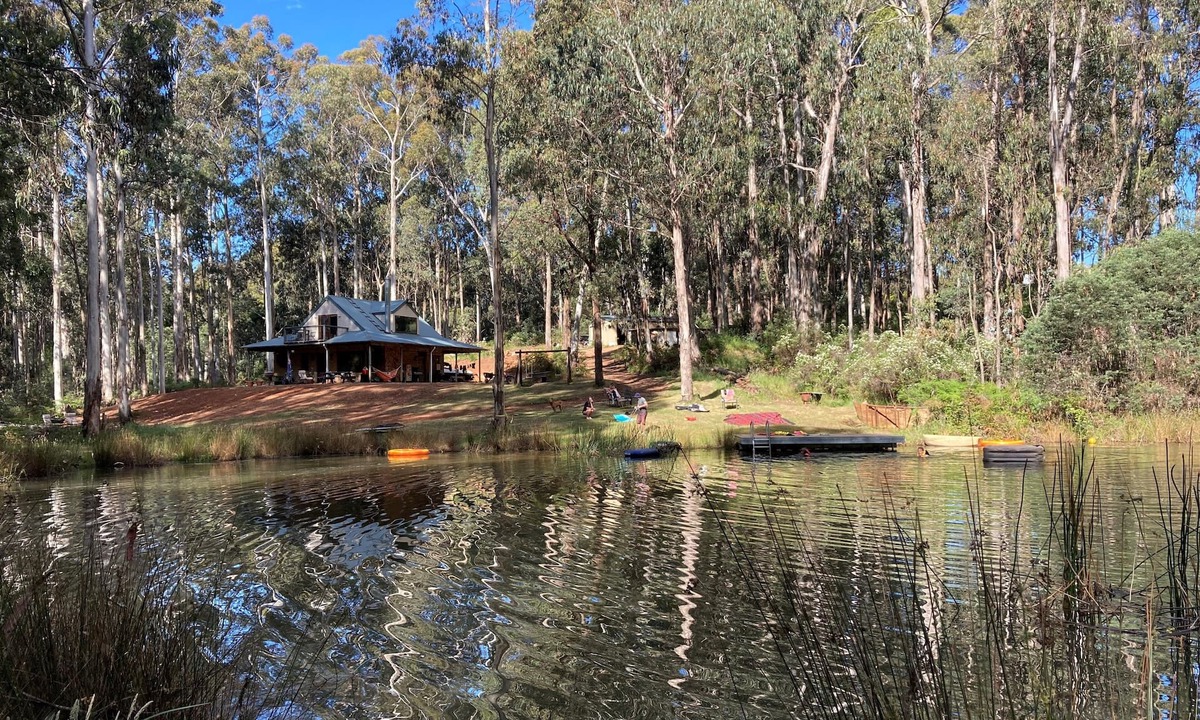 Tolmie House | Bunjil Hideaway - 'Cosy Getaway - Beautiful Oasis'