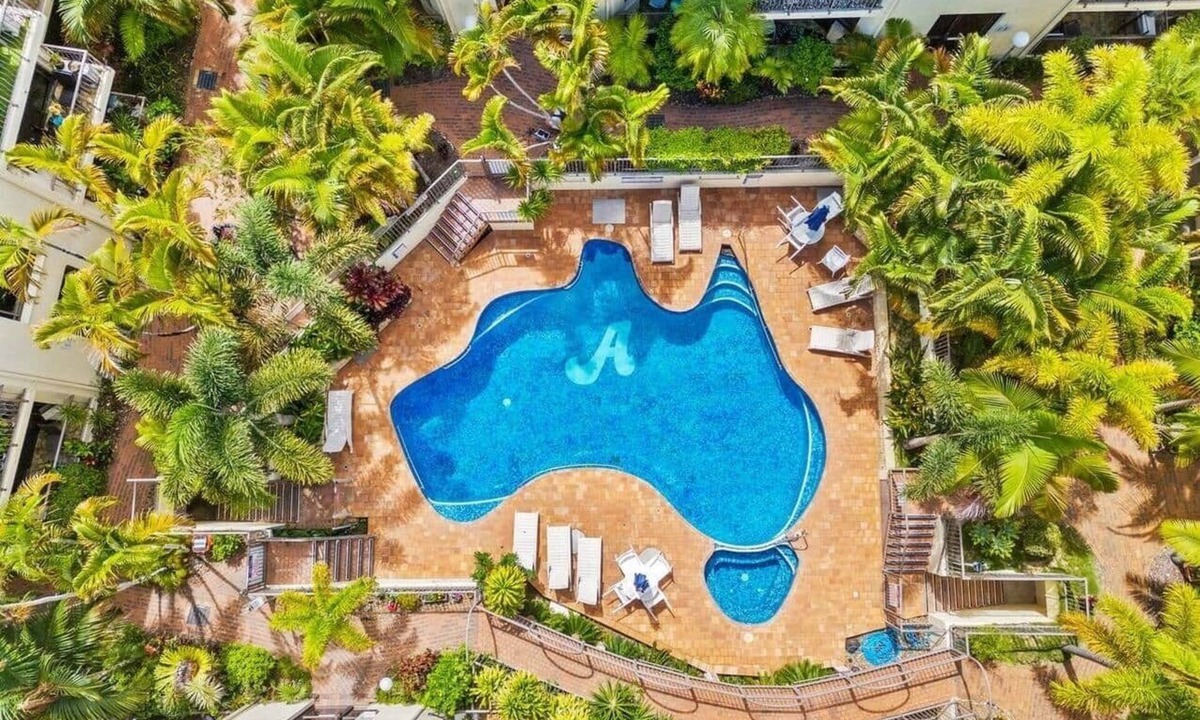 Burleigh Heads Apartment | Burleigh Beach Escape 50m to Sand Newly Refurbished