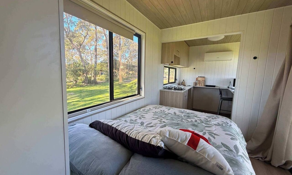 Canoelands House | Bushland Views Tiny House: Fire Pit & Wilderness