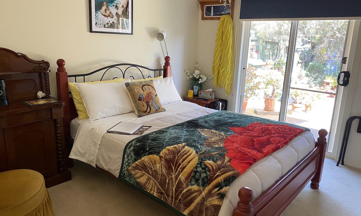 St Leonards Bed & Breakfast | By the Bay private guest suite/kitchenette Short term stays, 1 to 4 days