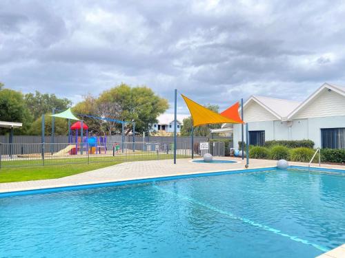 Broadwater Villa | By the Beach