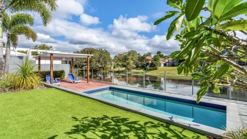 Bogangar House | Cabarita Reef House - Pool, Lake, Beach & AC!