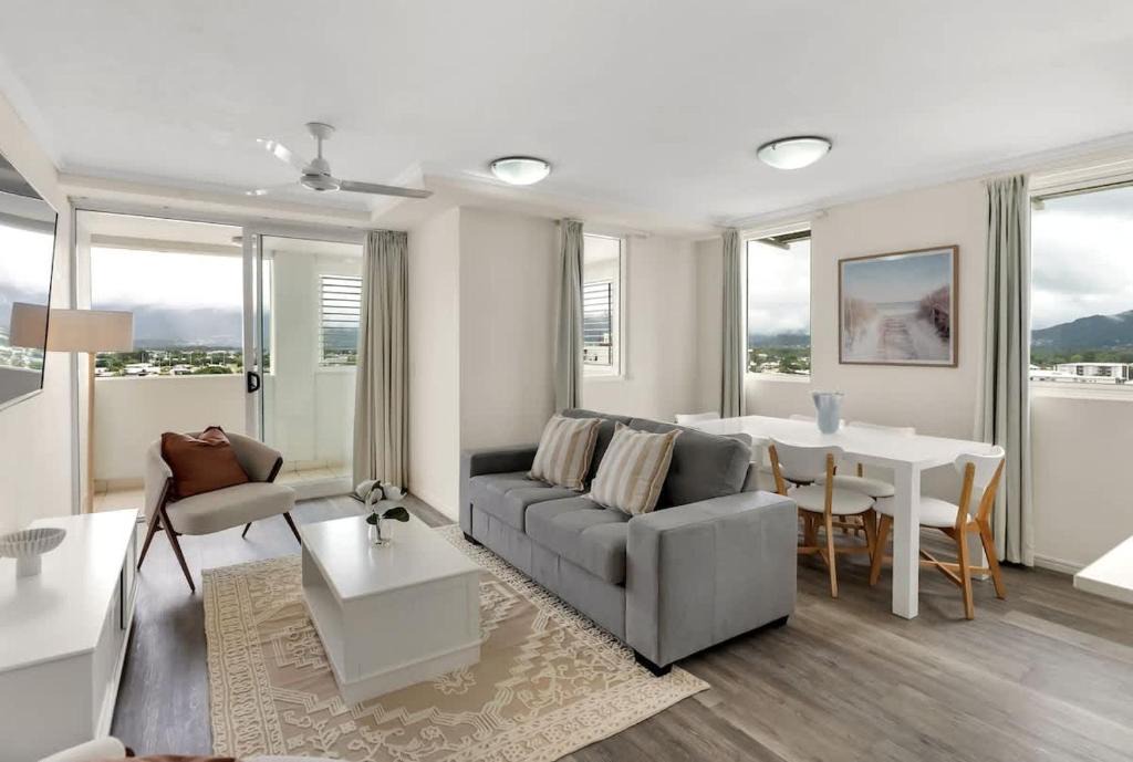 Cairns Central Business District Apartment | Cairns Central Adjacent Suites, Steps to Esplanade