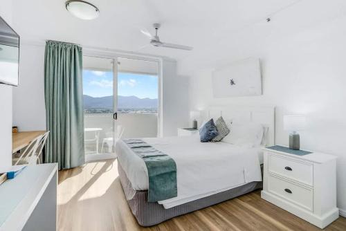 Cairns Central Business District Hotel | Cairns Central Getaway - A Sleek City Studio