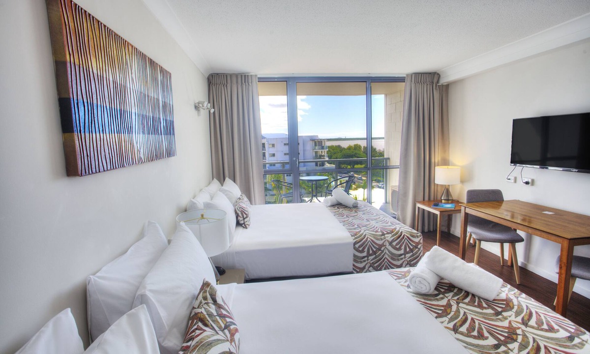 Cairns Hotel | Cairns Plaza Hotel