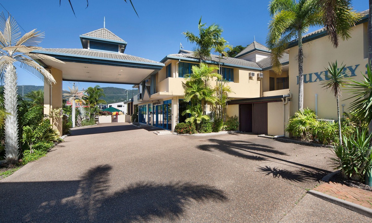 Earlville Hotel | Cairns Southside International