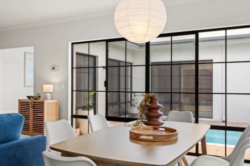 Canning Vale House | Caladenia Villa Urban Retreat