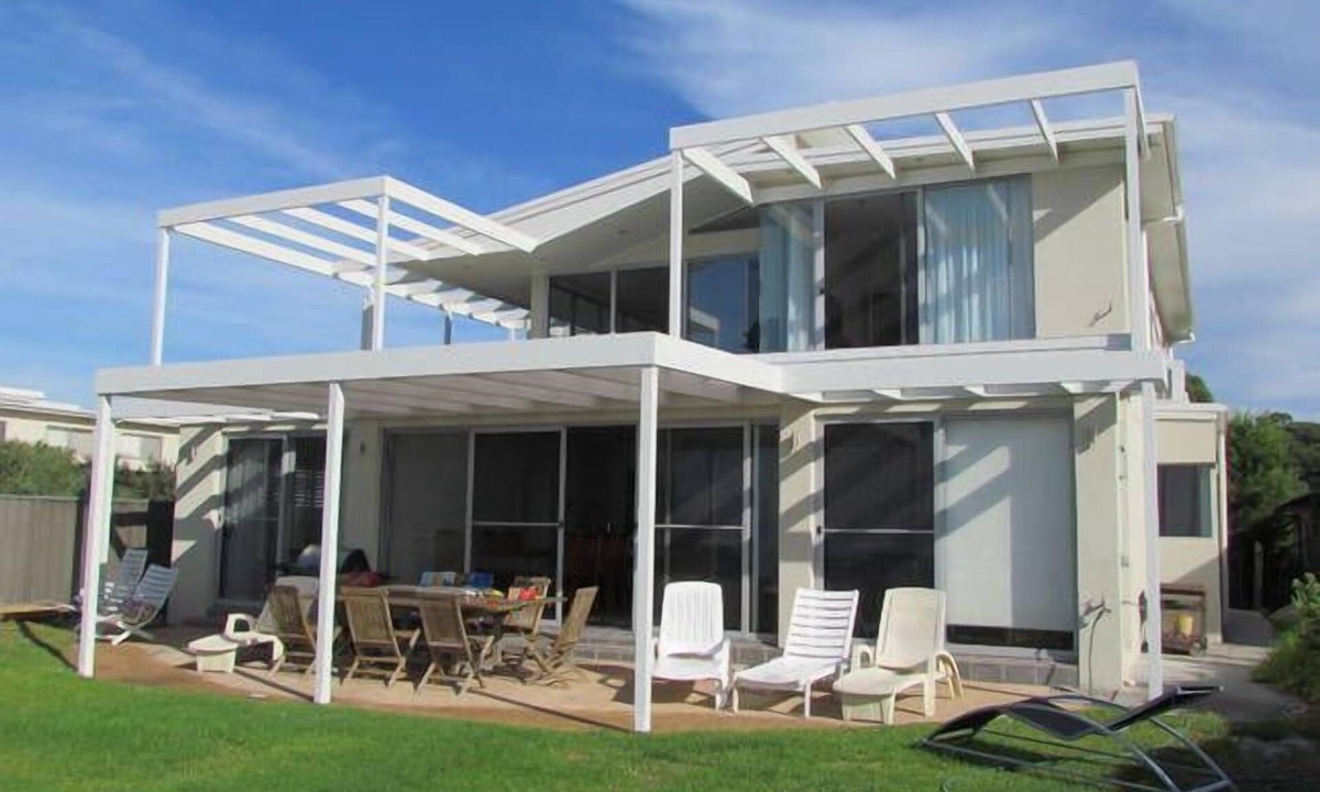 Callala Beach House | Callala Beach - ON THE BEACH, where your garden meets the sand