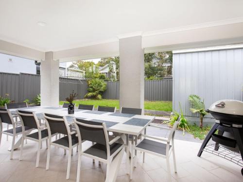 Callala Beach House | Calypso - 4 Mins Walk to Beach - Community Pool