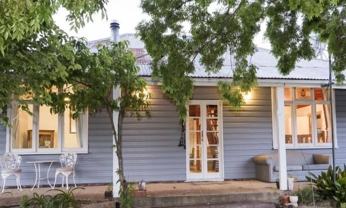 Camboon House | Camphill Cottage - rustic charm and comfort