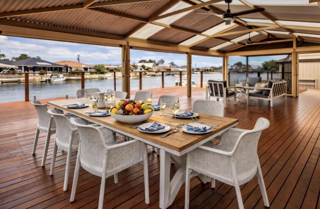 South Yunderup House | Canal escape with private jetty and huge deck