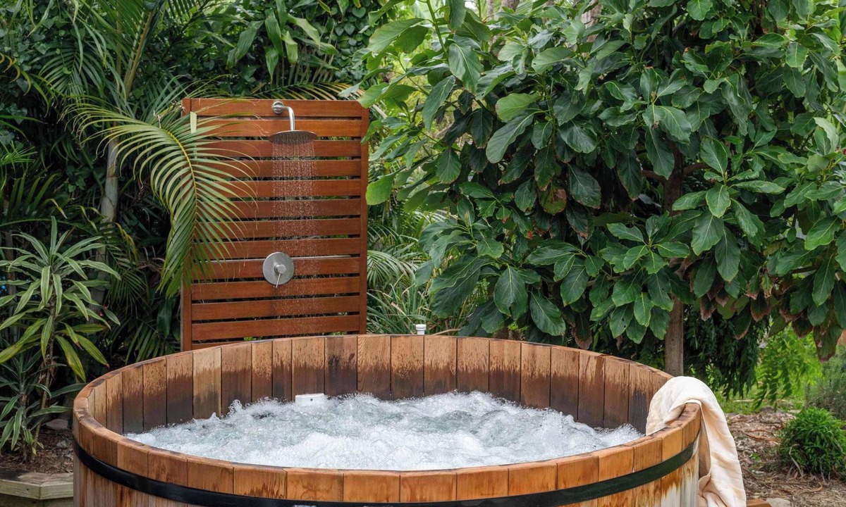 Yamba House | Captain's Haven - Oceanstays - Hot Tub & Pet Friendly