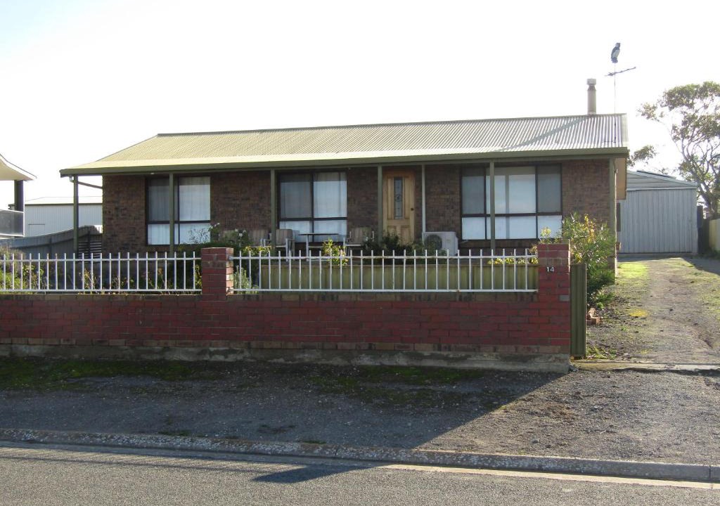 Para Wurlie House | Captain's Quarters