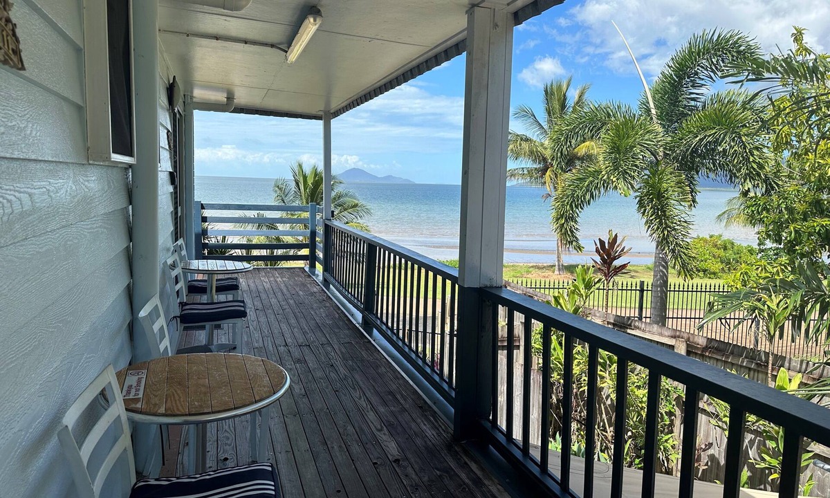 Cardwell Hotel | Cardwell Beachfront Motel