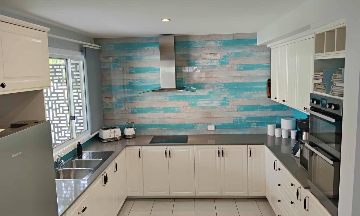 Deception Bay House | Carefree comfort home