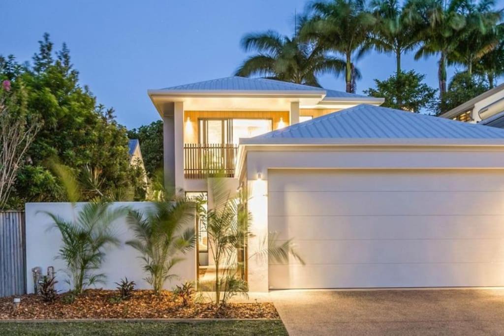 Palm Cove Villa | Carinya - Secluded luxury minutes from the beach