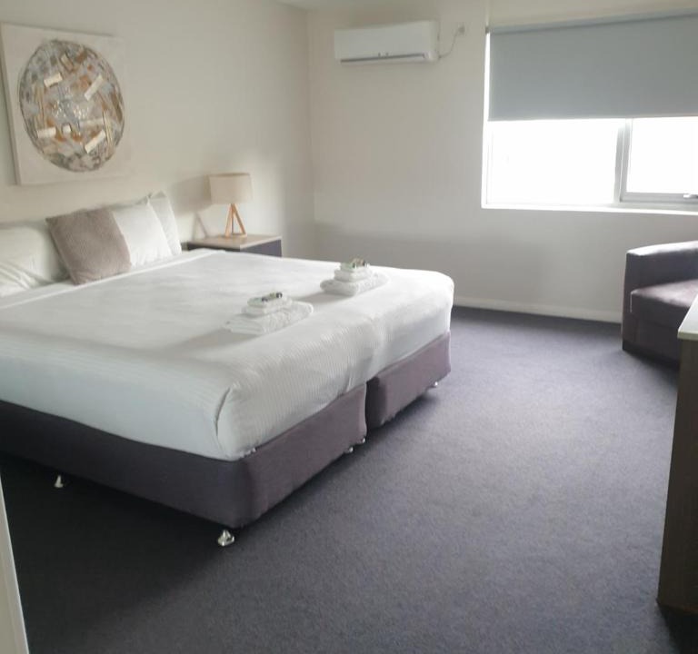 Goulburn Hotel | Carlton Suites