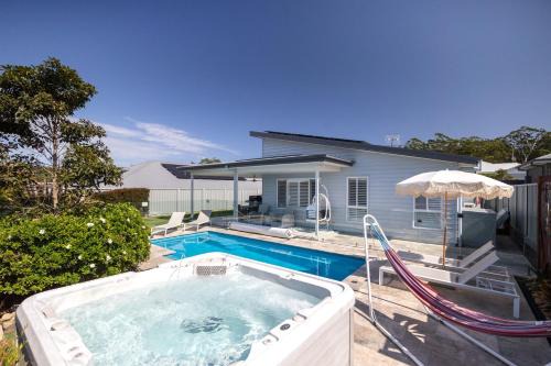 Burrill Lake House | Casa Azul