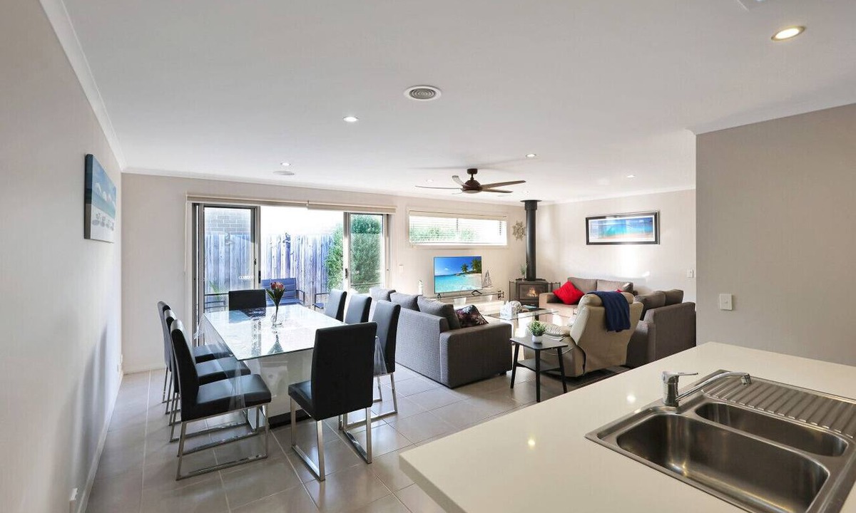 Indented Head House | Casa Laut; Sleeps 6, Walk to beach, Family Friendly, Pets welcome