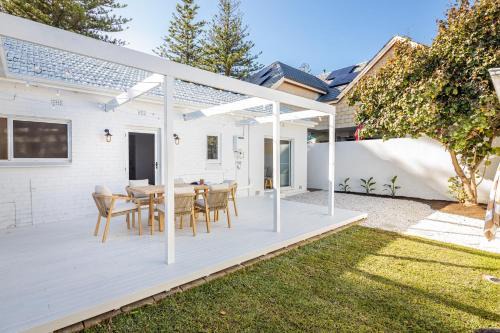 Glenelg South House | Casaba Villa - Your Beachside Garden Oasis