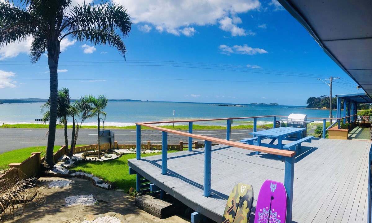Batehaven House | Caseys Beachfront Holiday House