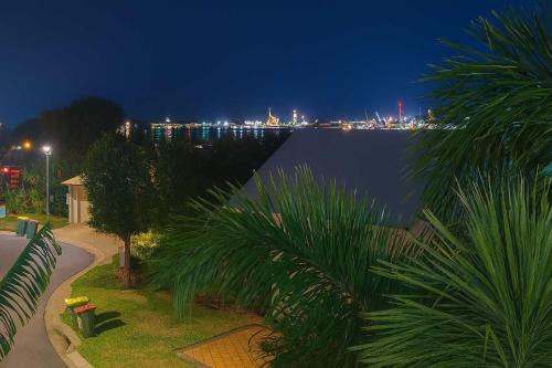 Castle Hill House | Castle Hill Townsville, Pool House with Ocean Views