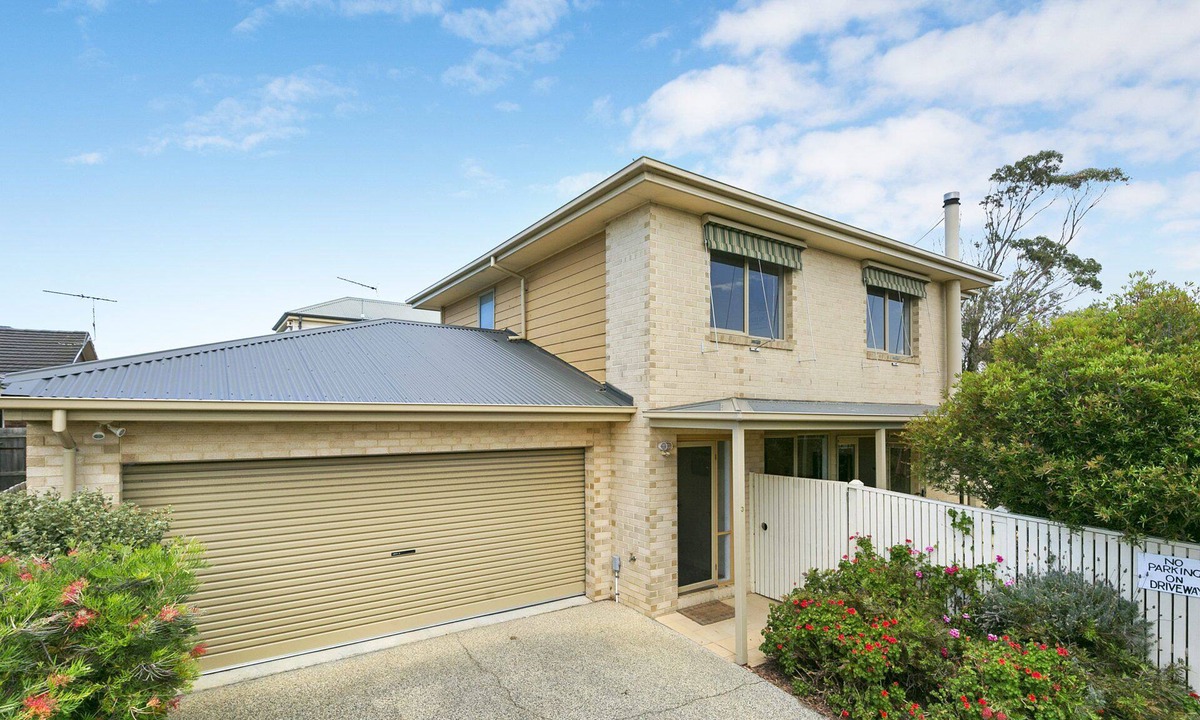 Torquay House | Cavalier (Zeally Bay Rd): 4 BR, 2 BA House in Torquay, Sleeps 9