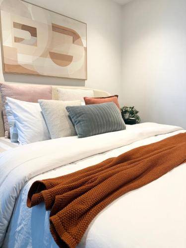 Melbourne Central Business District Apartment | CBD Apartment, Sleeps 4 with Free Car Park