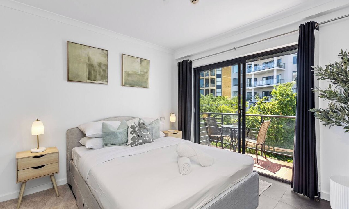 Perth Central Business District Apartment | CBD Edge 1BR on Mounts Bay Road