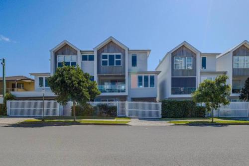 Burleigh Heads House | Cedar Sands Hideaway - 3BRM Home