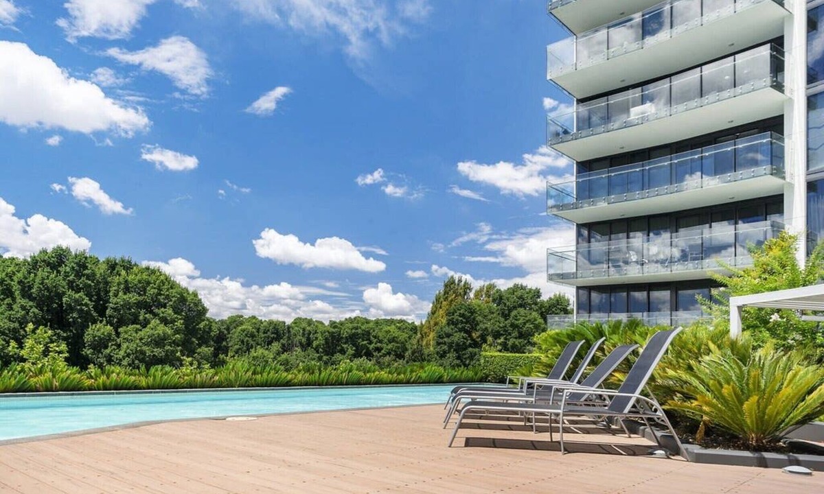City East Apartment | Center 1-Bed with Gym, BBQ and Stunning Views
