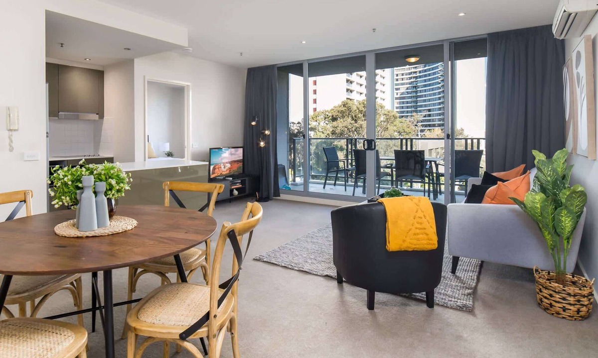 City West Apartment | Central 1-Bed with Parking, BBQ and Indoor Pool