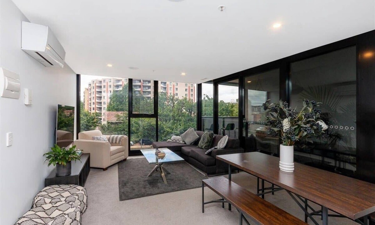 Braddon Apartment | Central 1-Bed with Pool, Sauna, Gym and Parking