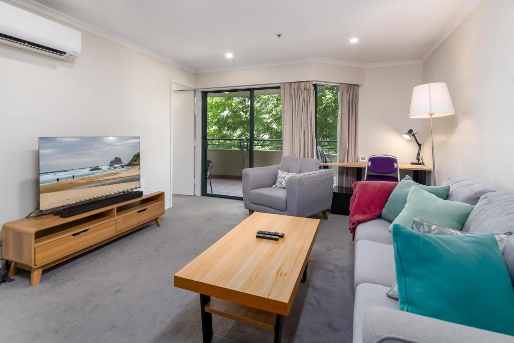 Canberra City Centre Apartment | Central 2-bed Apartment with Gym and Spa