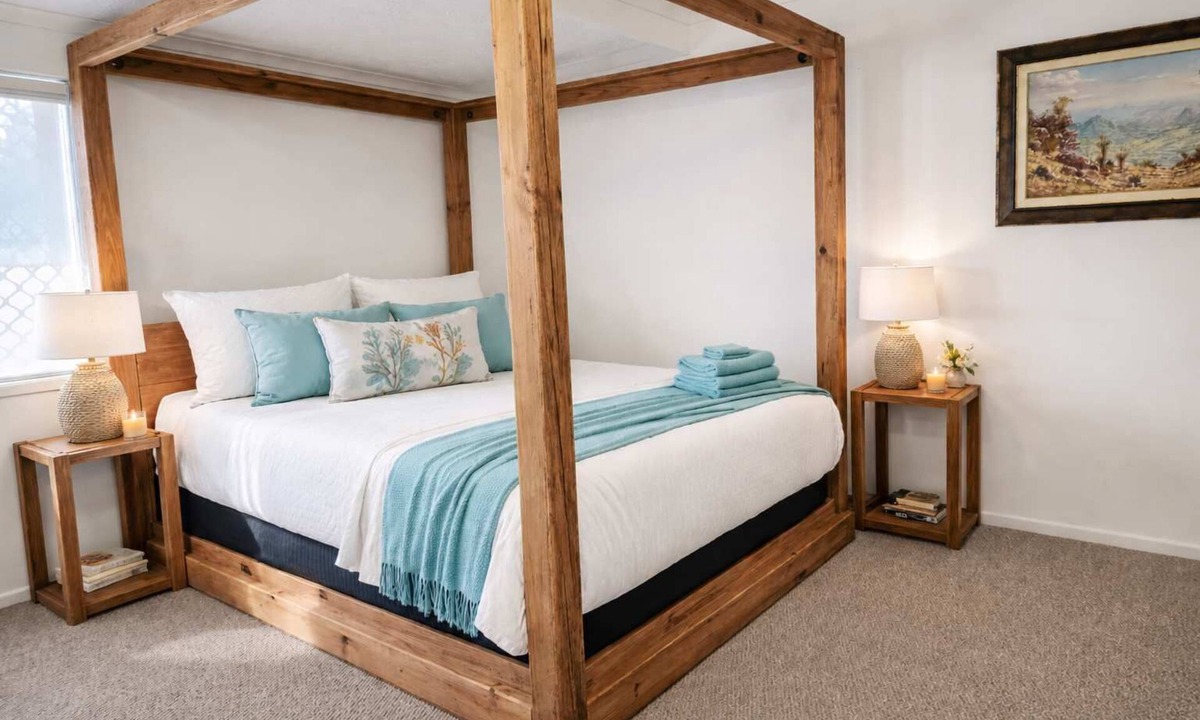 North Ward Apartment | Central 2BR Apartment | Walk to Strand & CBD | Courtyard + Parking