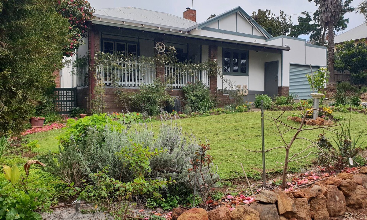Bridgetown House | Central Bridgetown 2 bedroom cottage