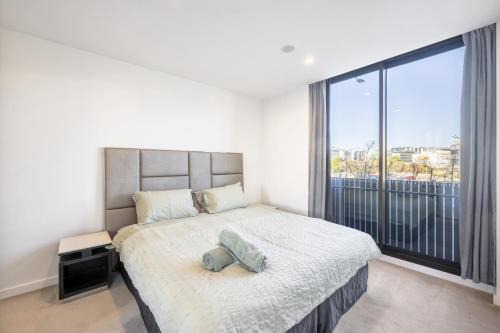 City West Apartment | Central located 2 bedroom Apartment in Canberra with Parking