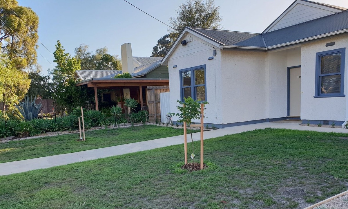Deer Park House | CENTRAL LOCATION HERITAGE WHITE HOUSE
