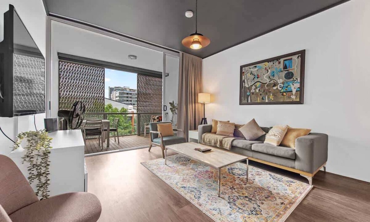 Fortitude Valley Apartment | Central & Stylish! 1Bed/1Bath/1Car ~ 5 mins to CBD