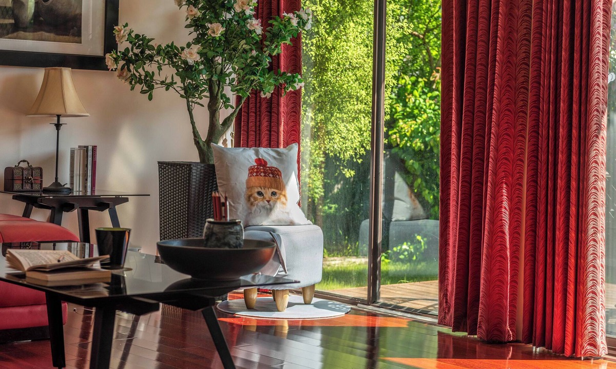 Narrabundah House | Central & Tranquil Home + Private Studio in Inner South Canberra