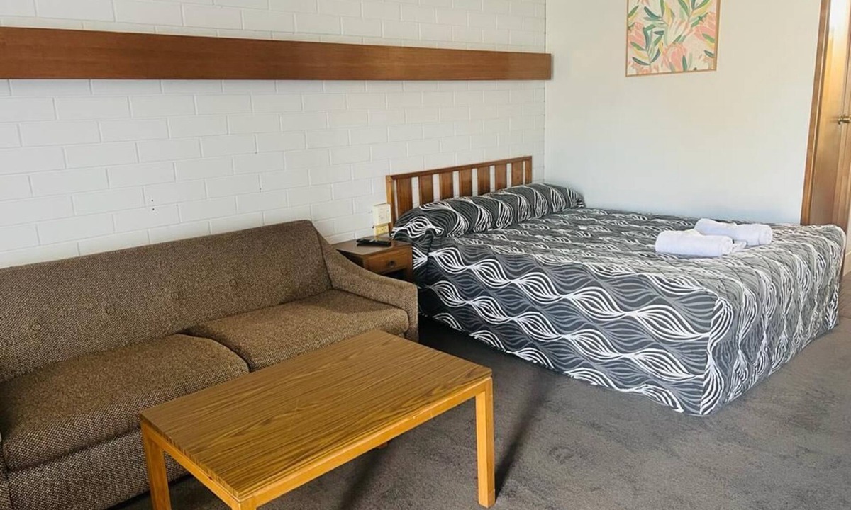 Finley Hotel | Century Motor Inn