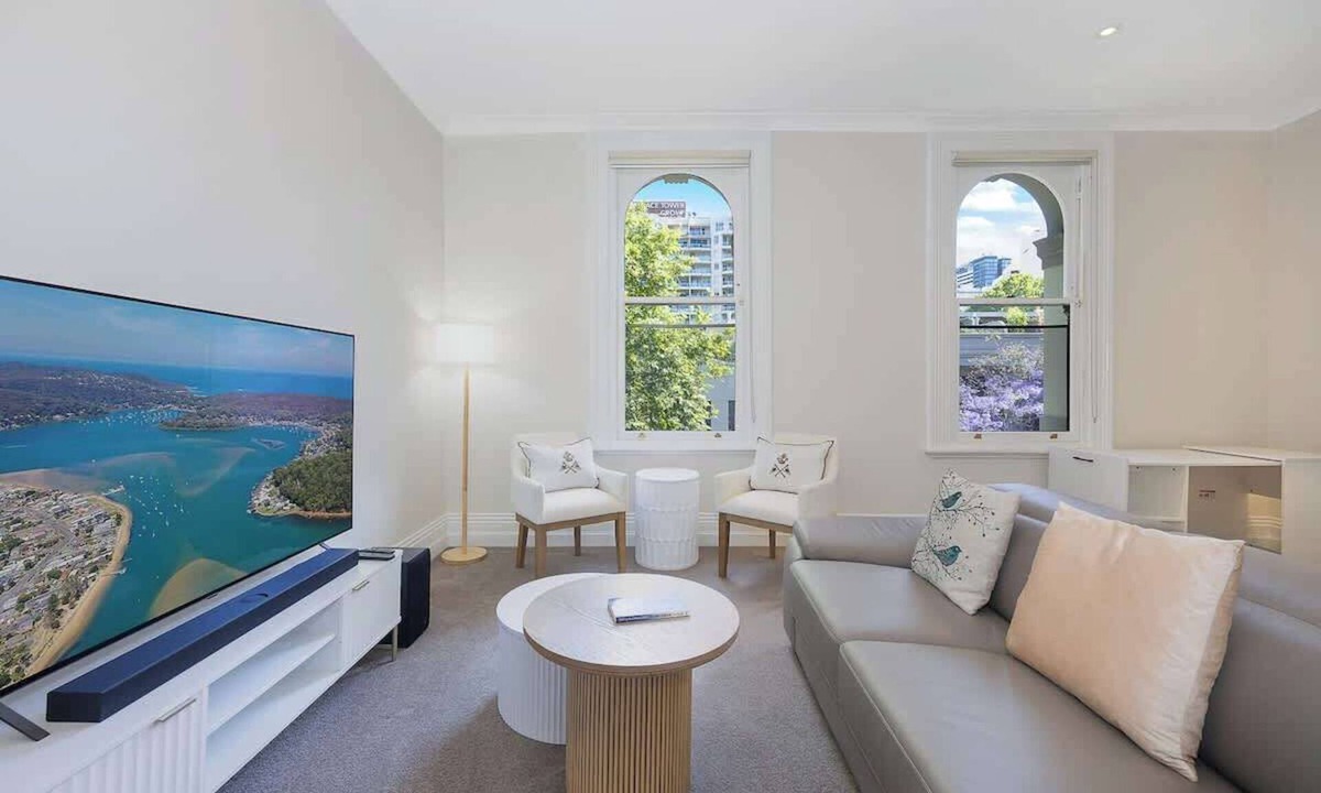 Woolloomooloo Apartment | Charm on Cathedral with comfort