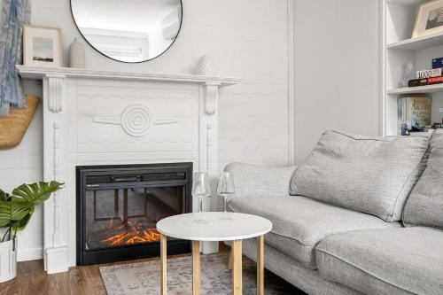 St Kilda West Apartment | Charming 1-Bed with Fireplace by the Beach